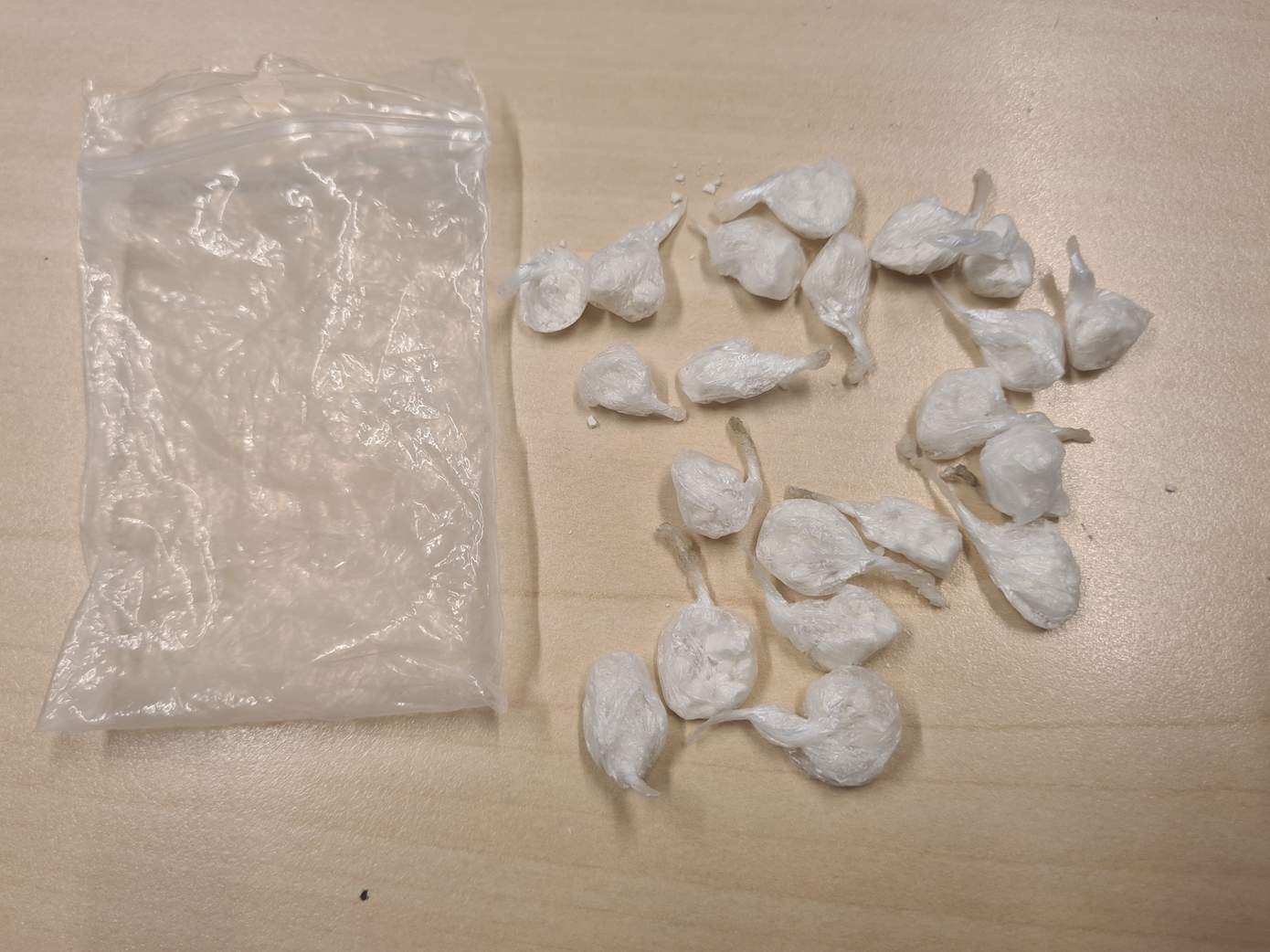 Politie pakt man in Assen op met twintig bolletjes cocaïne op zak