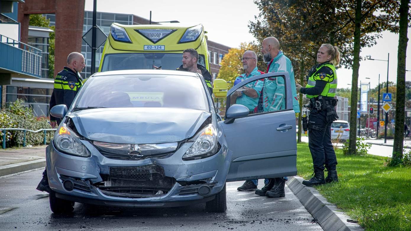 Gewonde bij botsing tussen auto en lesauto