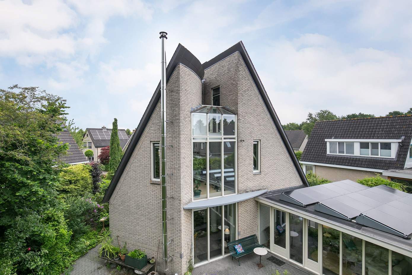 Te koop in Assen: vrijstaande onder architectuur gebouwde villa