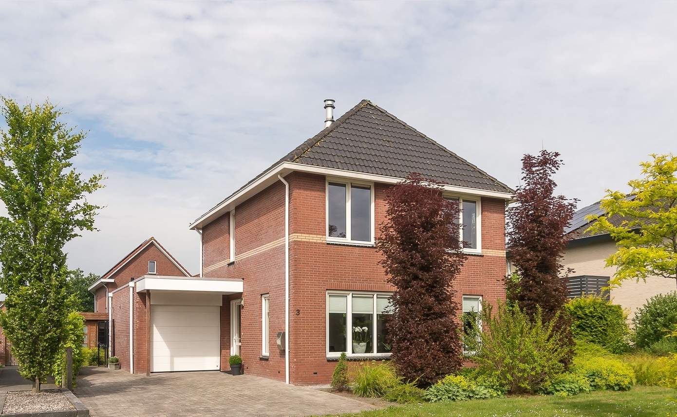 Te koop in Assen: royale villa met meerdere terrassen