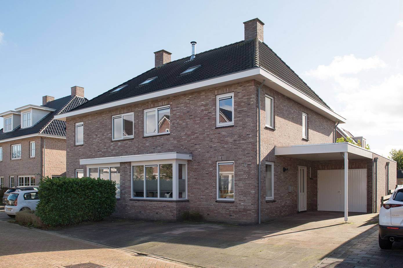 Te koop in Assen: half vrijstaand herenhuis met garage en carport