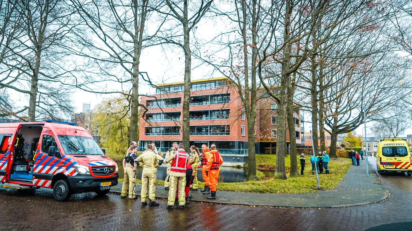 Hulpdiensten rukken groots uit voor step bij vijver