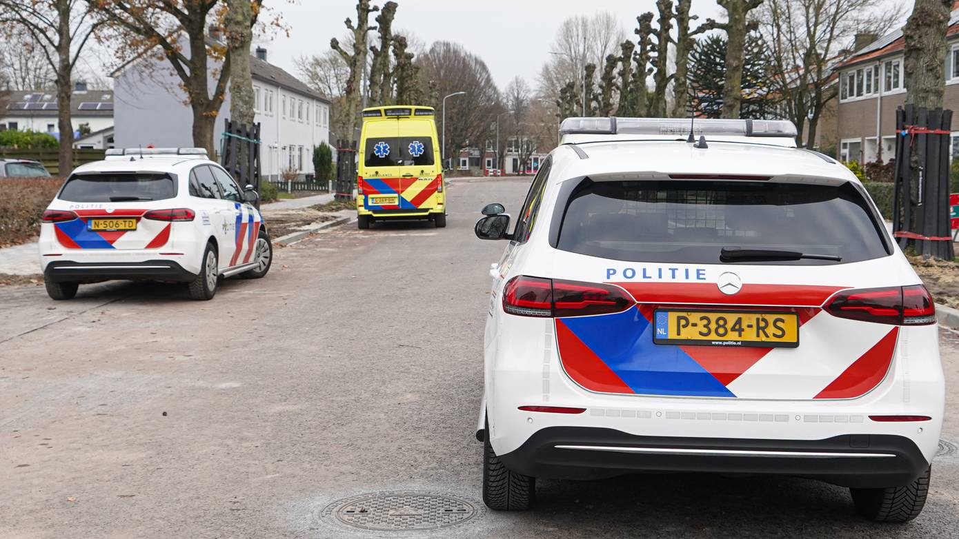 Gewonde bij steekpartij in Assen; politiehelikopter zoekt naar voortvluchtige dader 