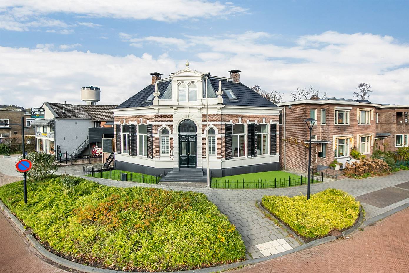 Te koop in Assen: herenhuis uit 1883 11 kamers en badkamers