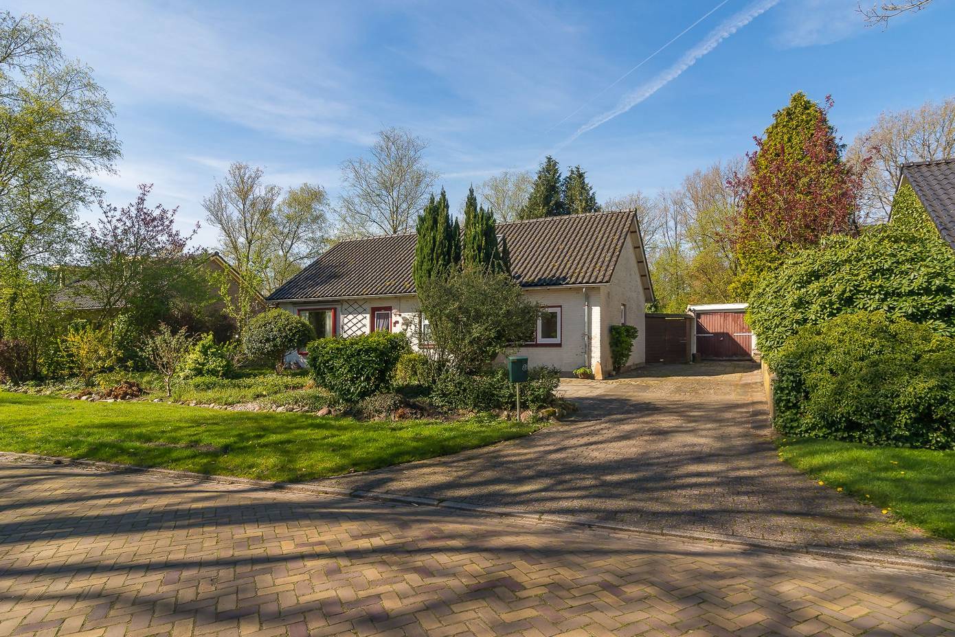 Te koop in Assen: vrijstaande semi-bungalow met grote tuin