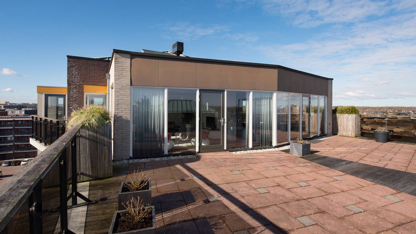 Te koop in Assen: Moderne penthouse met drie balkons en groot dakterras