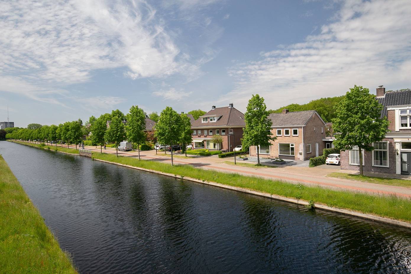 Te koop in Assen: uitgebouwde tweekapper met uitzicht over De Vaart