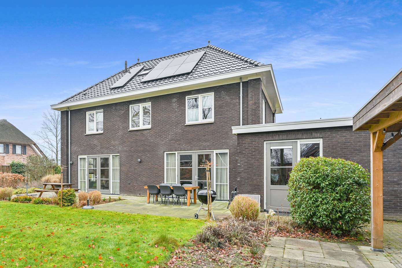 Te koop in Assen: modern luxe herenhuis met 5 slaapkamers en grote tuin