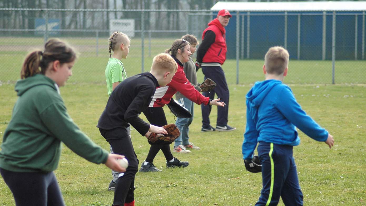 6-Weekse Honkbal Clinic Bij The Pioneers is begonnen