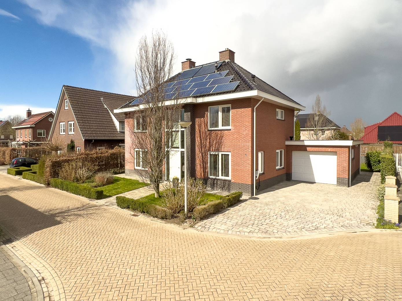 Te koop in Assen: vrijstaande villa met luxe en grote tuin