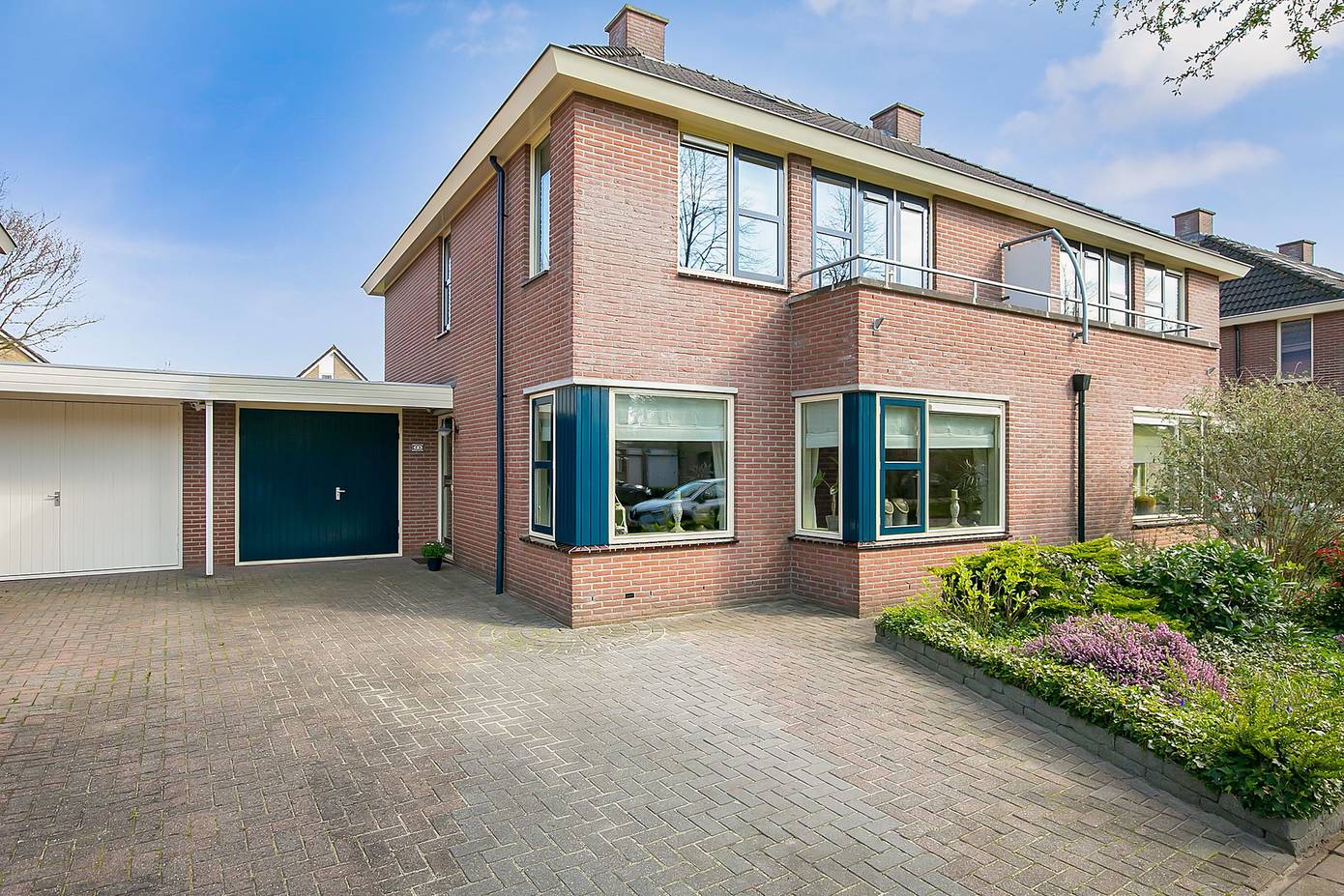 Te koop in Assen: moderne helft van dubbel woonhuis met 5 slaapkamers