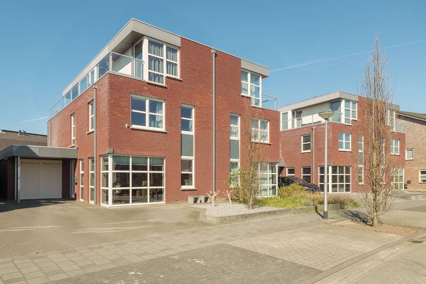 Te koop in Assen: luxe helft van dubbel woonhuis met 5 slaapkamers