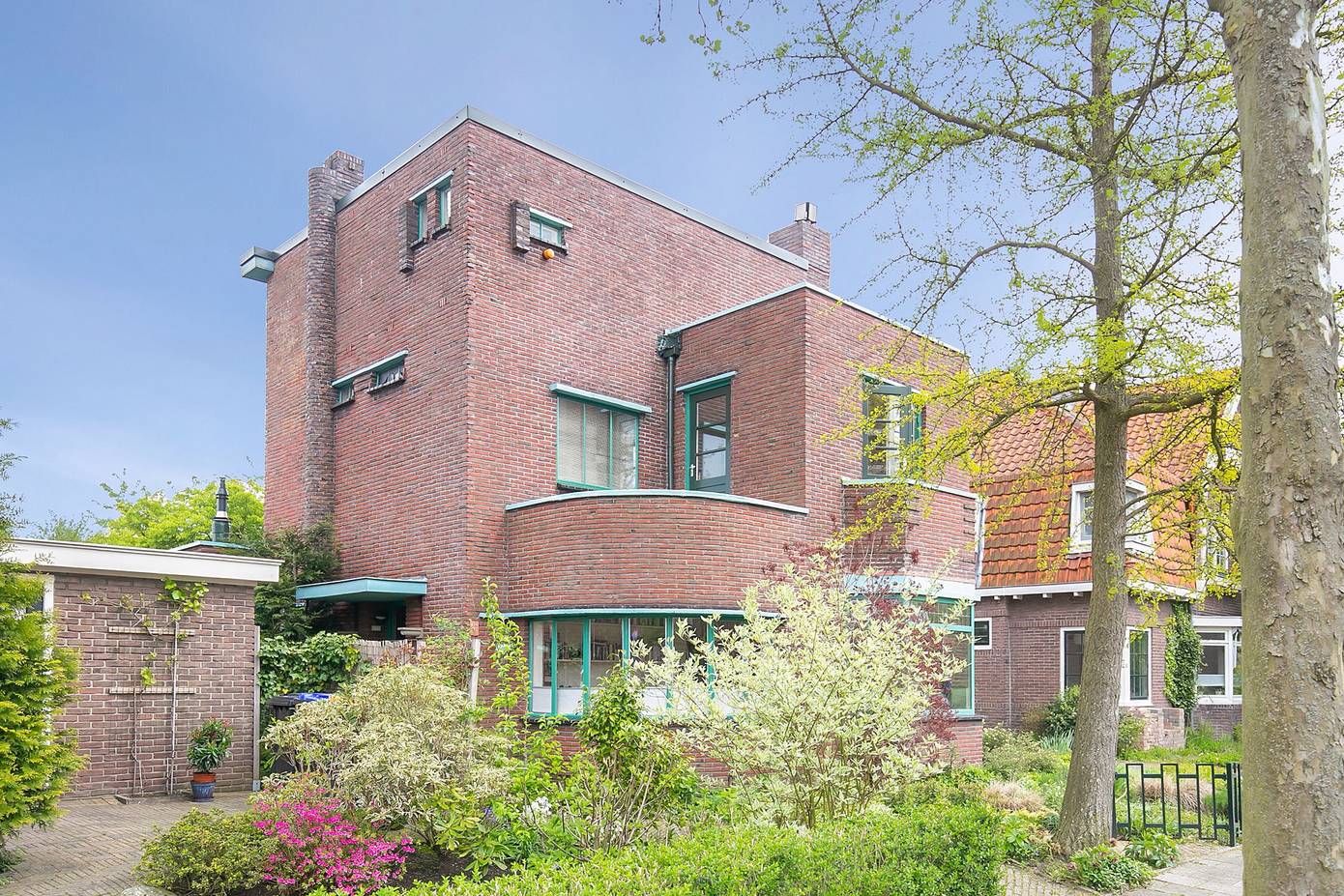 Te koop in Assen: karakteristieke vrijstaande woning met grote tuin in Oud-Zuid