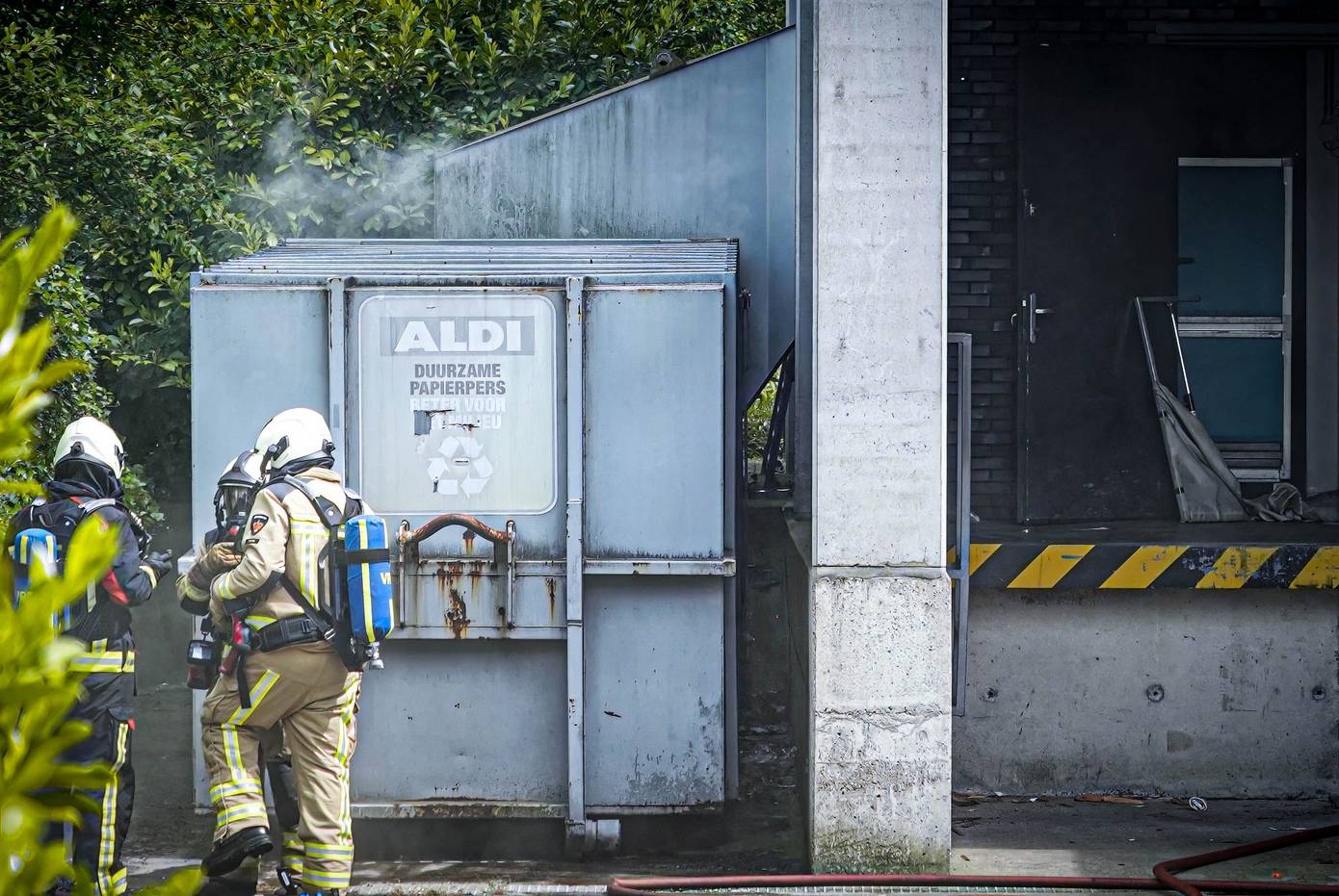 Veel rookontwikkeling bij brand in persmachine in supermarkt Assen