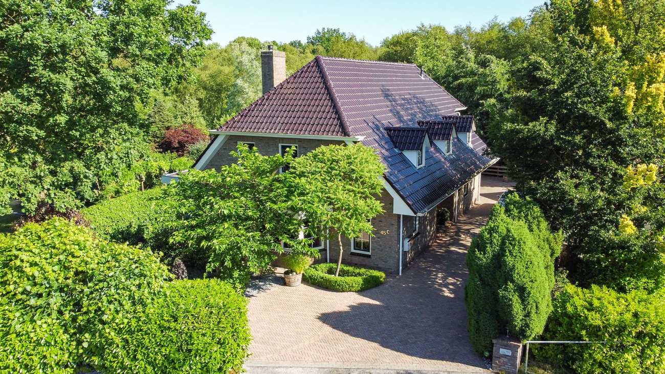 Te koop in Assen: luxe moderne landhuis met gigantische tuin