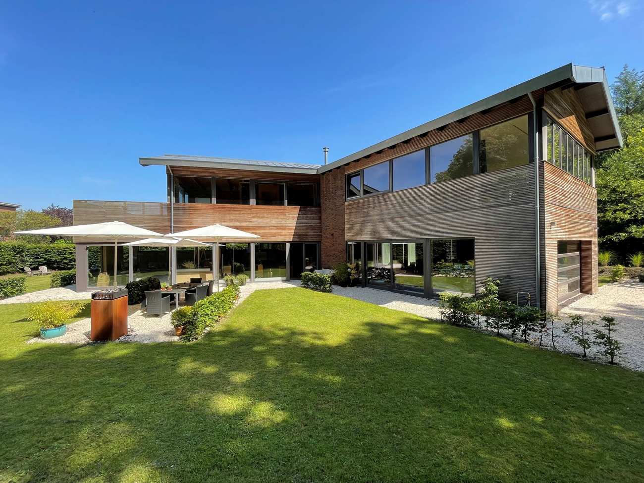 Te koop in Assen: luxe vrijstaande villa met dakterras met grote tuin langs Amelterbos