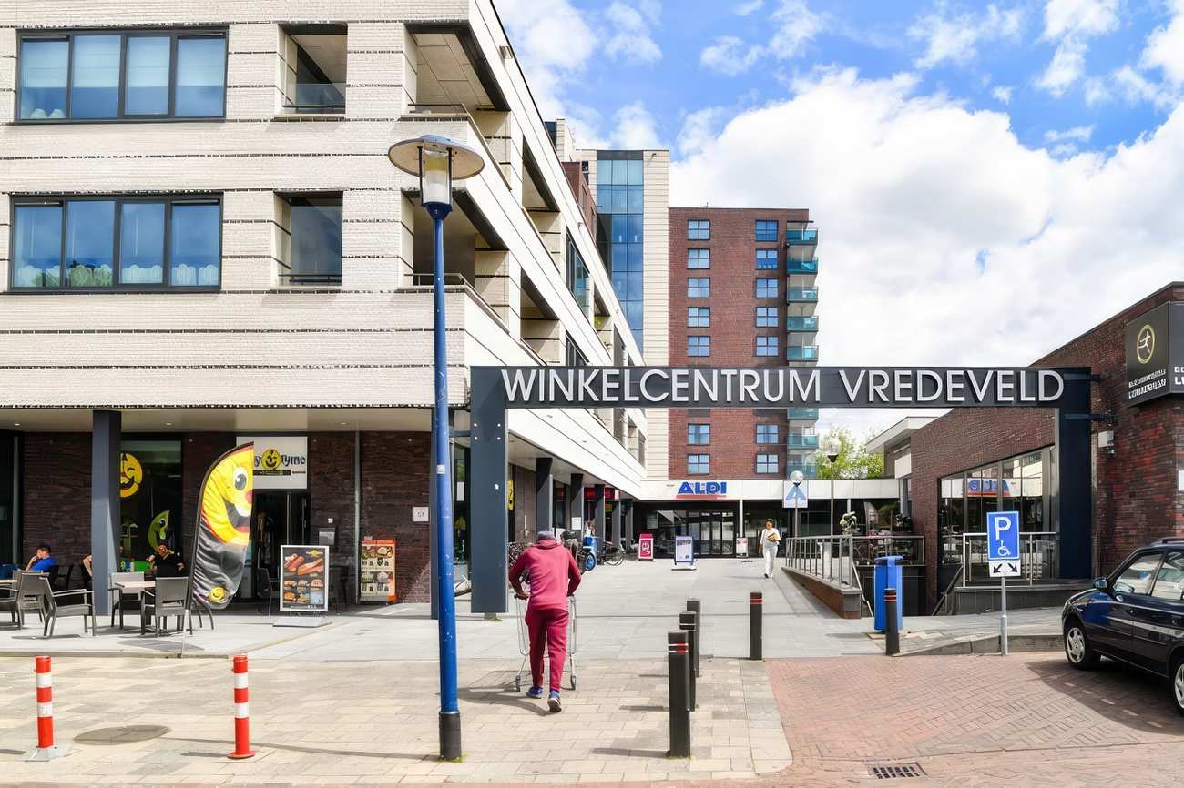 Winkelcentrum Vredeveld viert haar 50-jarig jubileum met driedaagse kermis in Assen-Oost