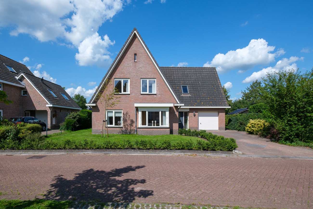 Te koop in Assen: ruime vrijstaande woning met grote tuin met uitzicht op natuur