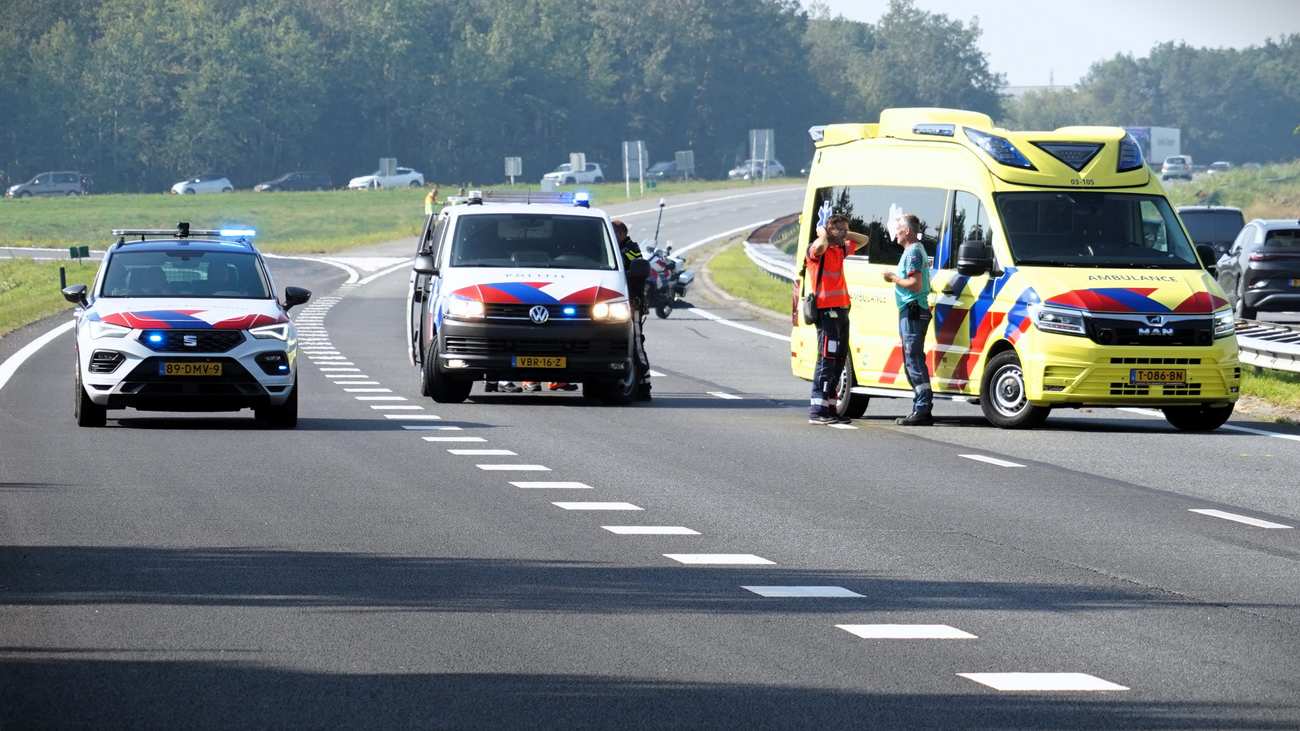 A28 bij Assen afgesloten vanwege ernstig ongeval: traumahelikopter ter plaatse voor assistentie