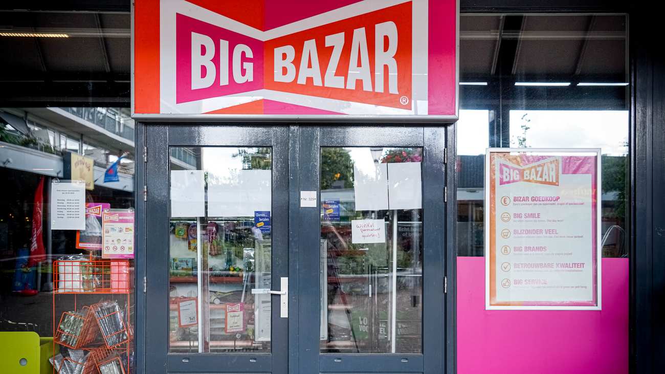 Big Bazar Nobellaan op last van deurwaarders permanent gesloten