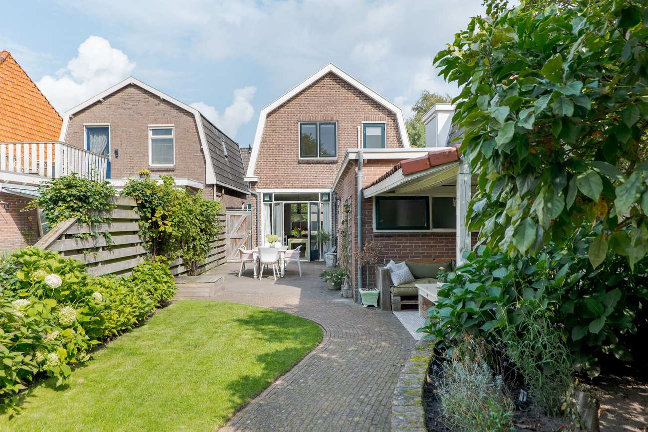 Te koop in Assen: karakteristieke vrijstaande woning met ruime sfeervolle tuin