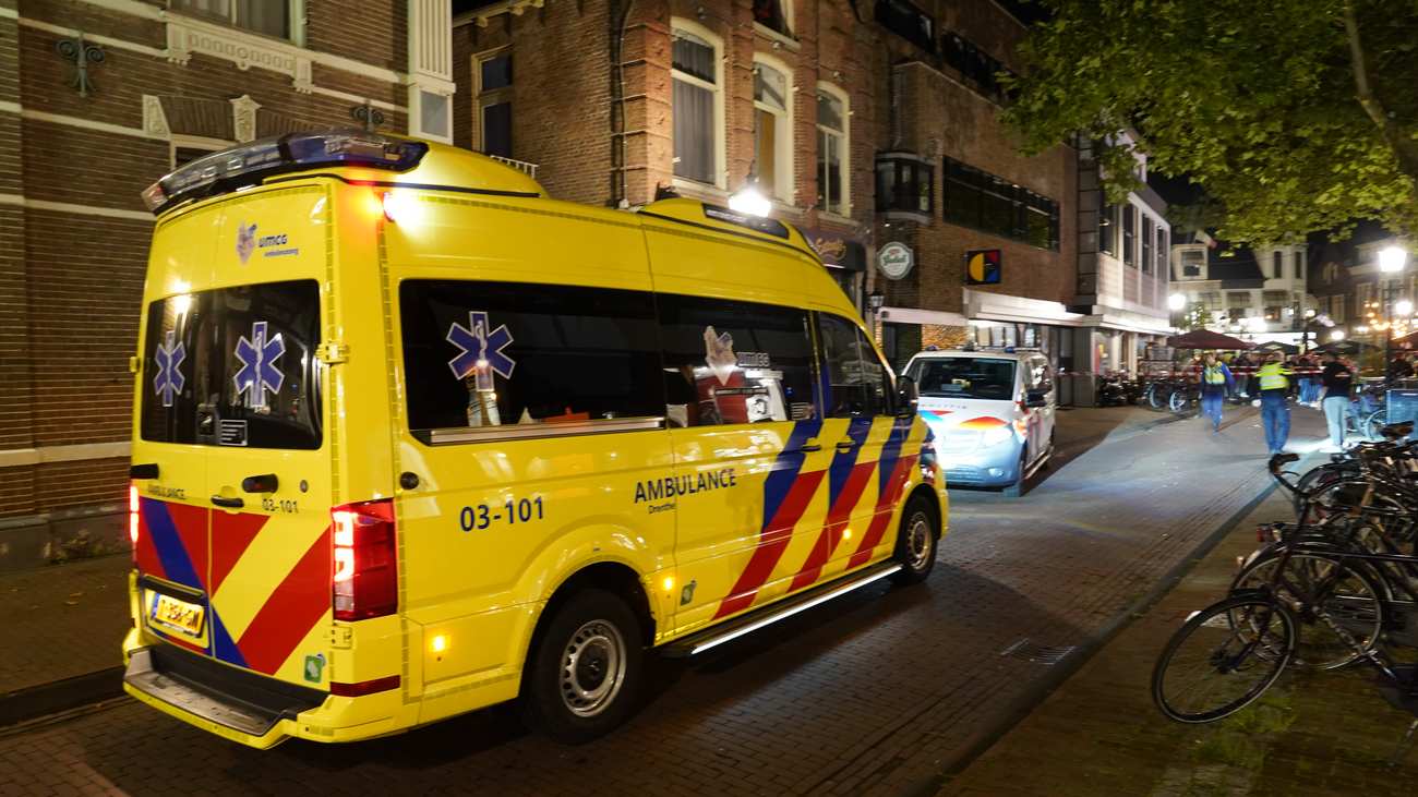 Politie start zoekactie naar verdachte van steekpartij in centrum van Assen