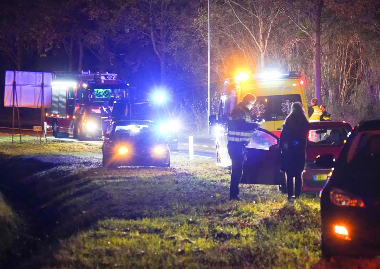 Gewonde bij ongeluk tussen meerdere auto's in Assen