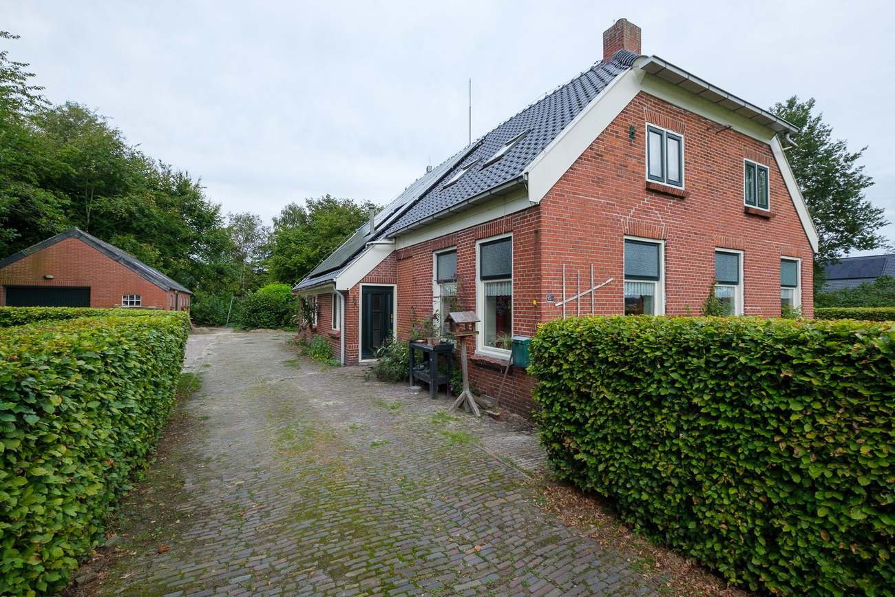 Te koop in Assen: vrijstaande woonboerderij met grote tuin en vrij uitzicht over landerijen