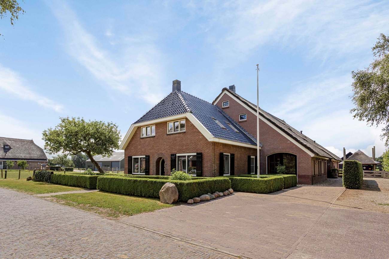 Te koop in Assen: luxe riante woonboerderij met uitzicht over landerijen