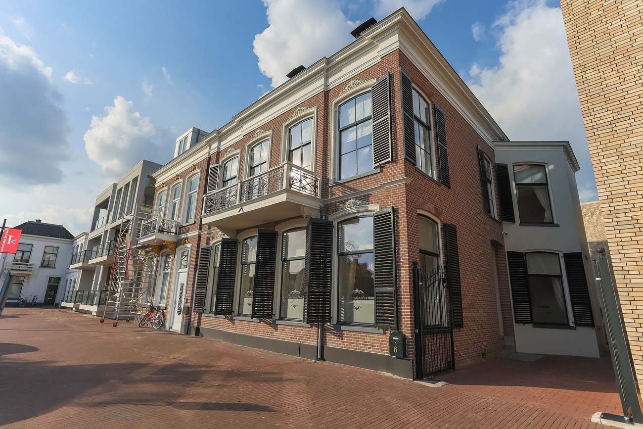 Te koop in Assen: grote stadsvilla met uitzicht over De Vaart