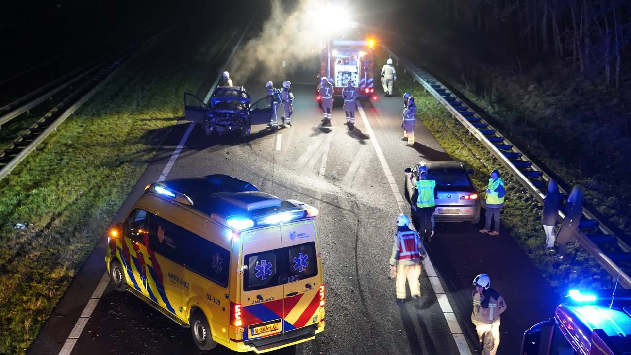 A28 tijdelijk dicht door flink ongeval