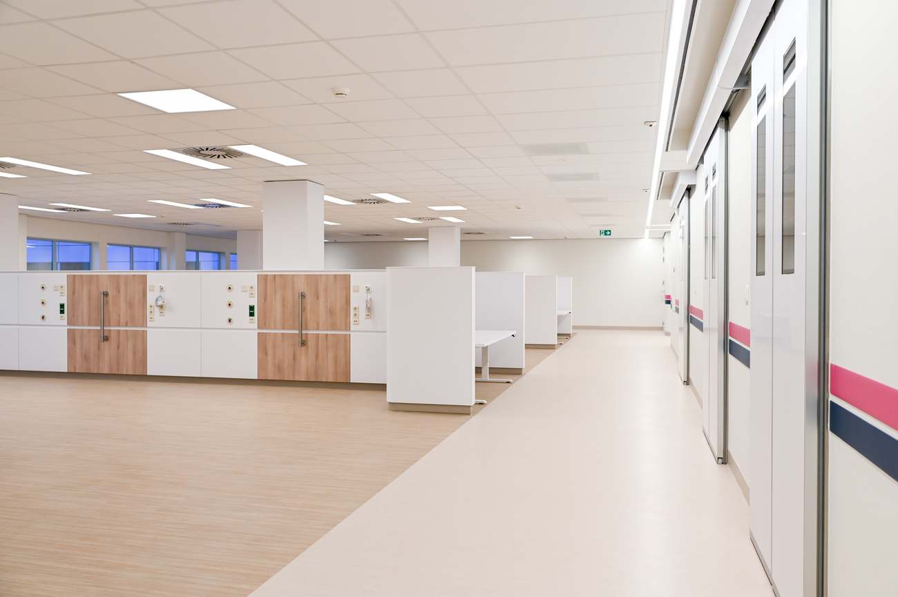 Dagcentrum van operatiecentrum Wilhelmina Ziekenhuis opgeleverd: 'weer een bouwfase afgerond'