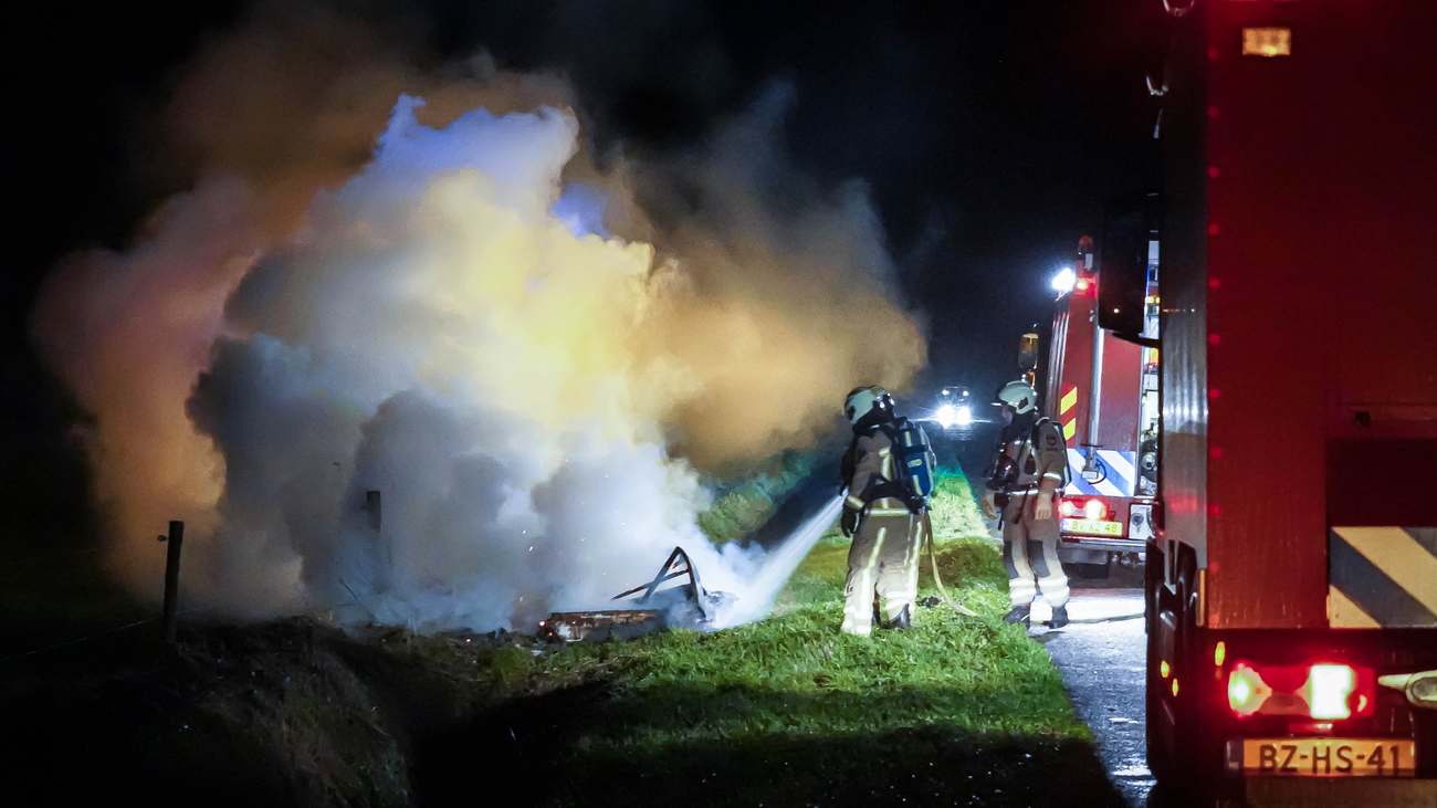 Grof vuil gedumpt en in brand gestoken bij Geelbroek