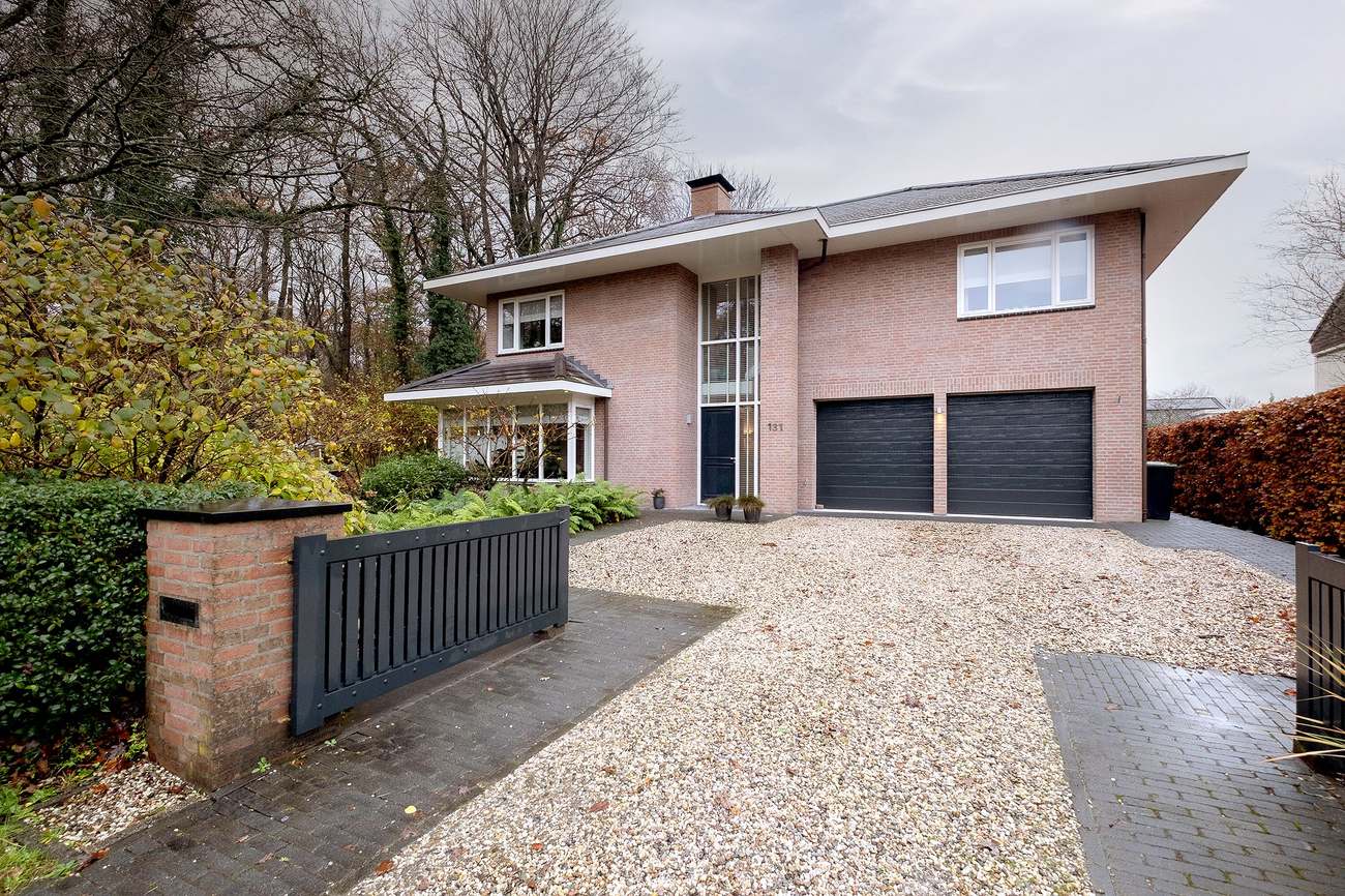 Te koop in Assen: luxe vrijstaande villa met 7 slaapkamers direct naast het bos