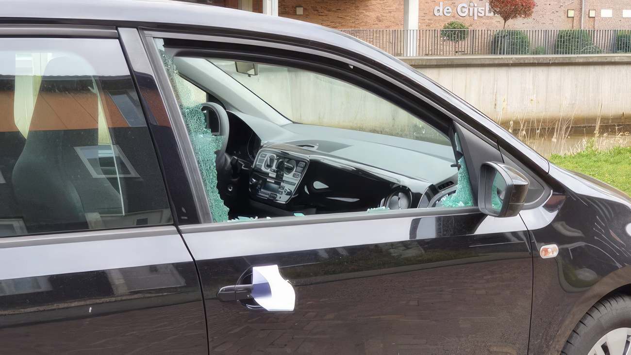 Assen opnieuw doelwit van serie autokraken: vannacht zeven auto's opengebroken