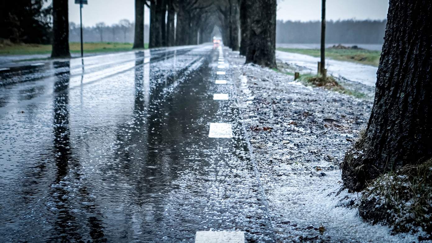 KNMI geeft code geel vanwege plaatselijke gladheid