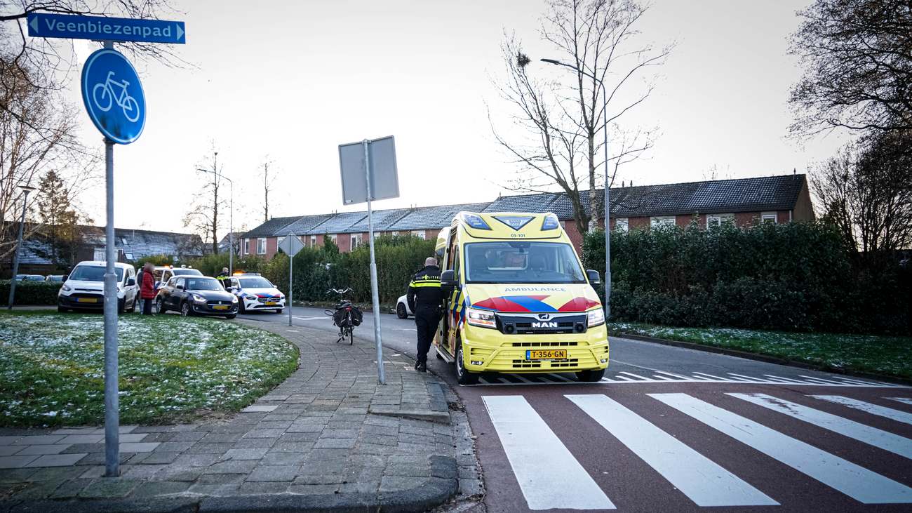 Overstekende voetganger op zebrapad gewond bij aanrijding in Assen