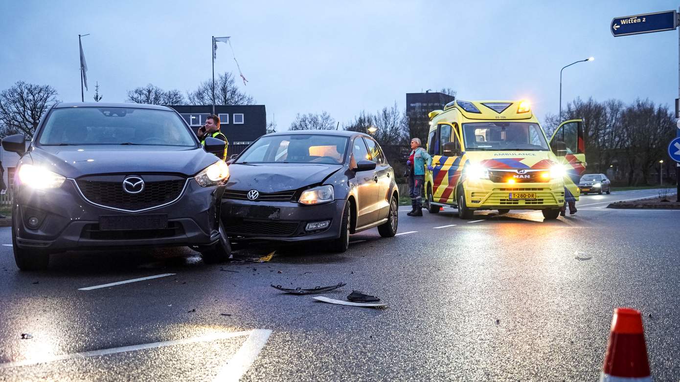 Auto's botsen op elkaar op Europaweg-Zuid (Video)