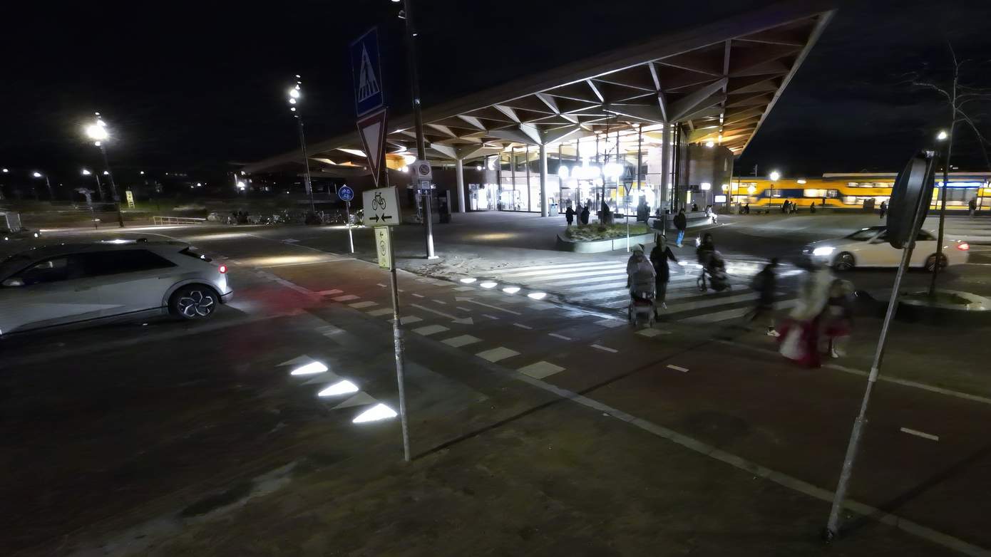 Testfase van start voor veilige oversteek LED-OP bij station in Assen