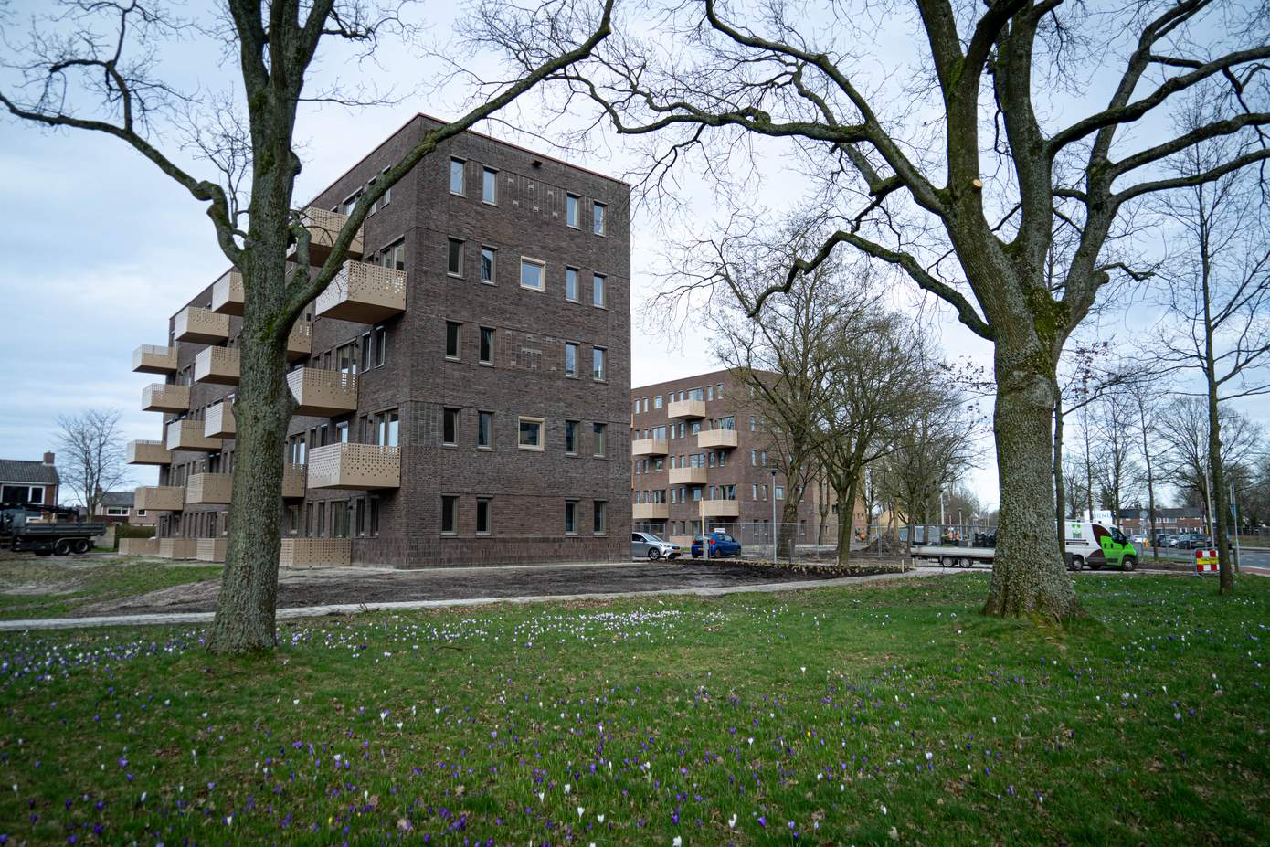 Eerste bewoners van nieuwe flats Thorbeckelaan Assen trekken in nieuwe woning