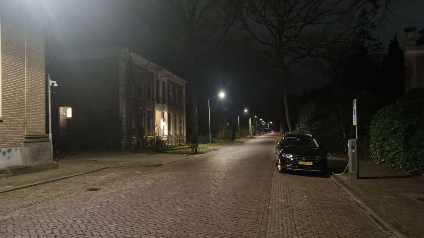 Vrouw wordt in het donker door iemand in auto van fiets geduwd in Assen: 'ze kreeg zelfs nog een middelvinger'