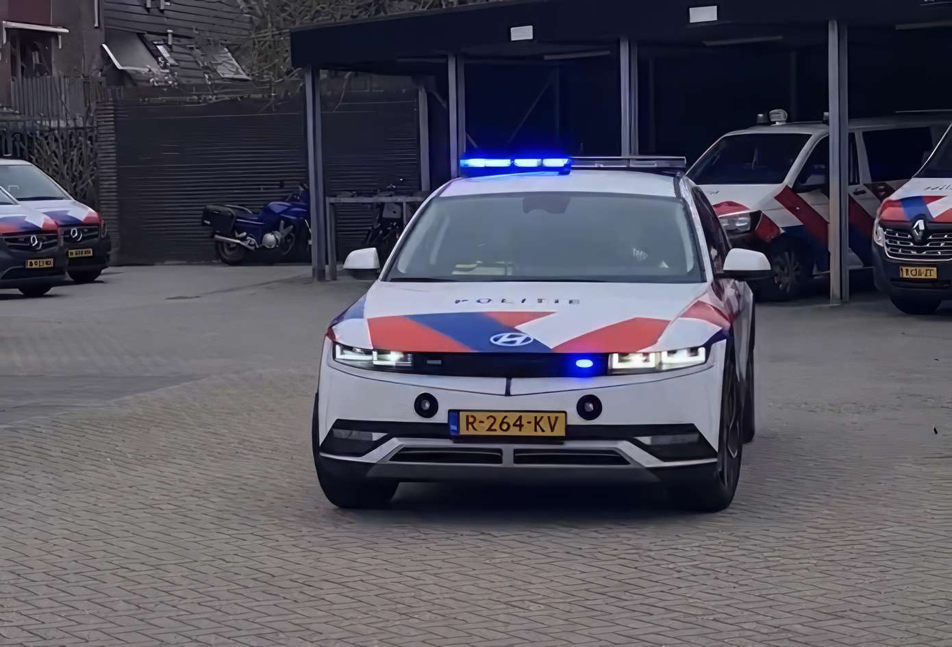 Video: Politie Noord-Drenthe onderzoekt komende tijd mogelijkheden elektrisch rijden met nieuw elektrisch politievoertuig