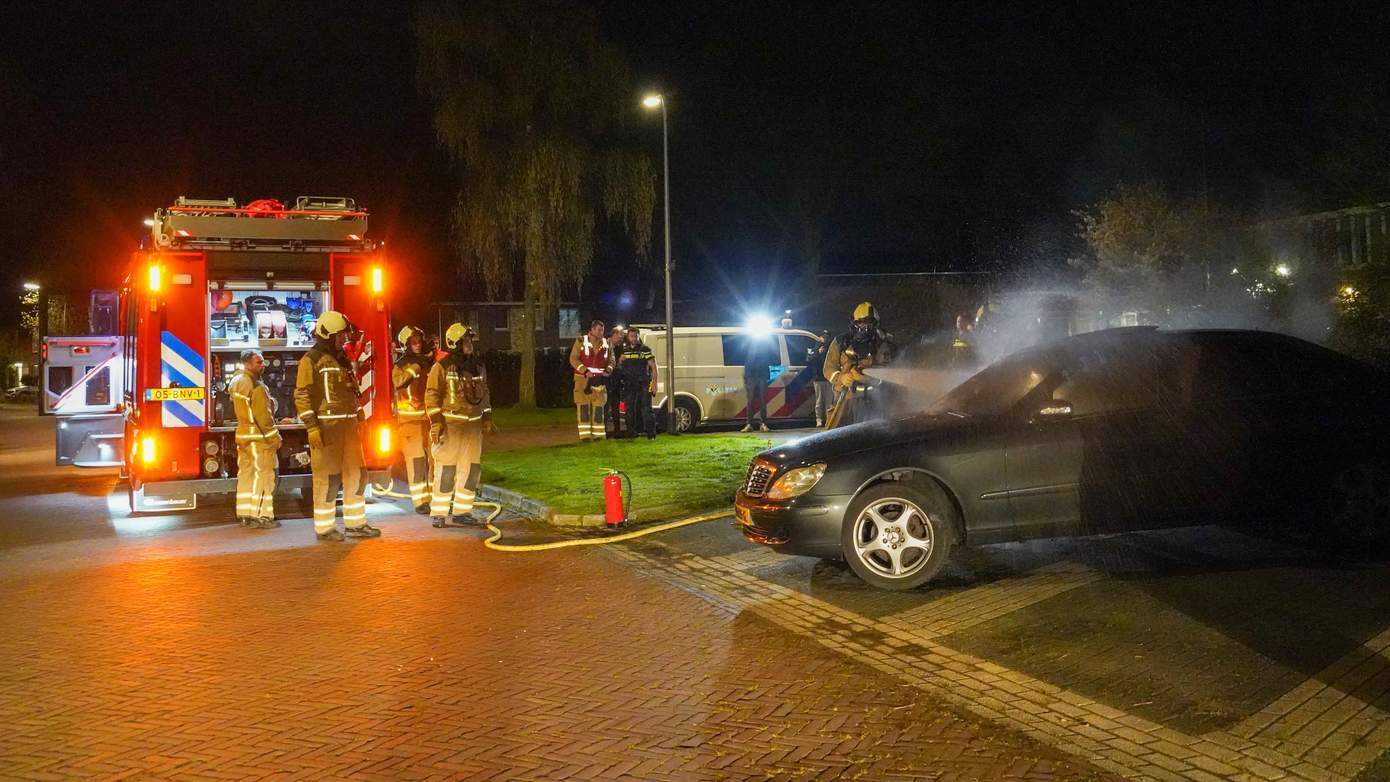 Geparkeerde auto uitgebrand in Assen-Oost