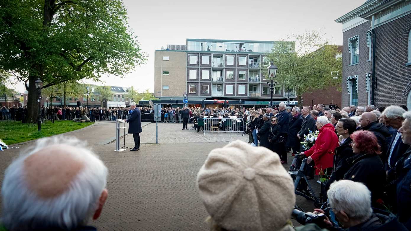 In beeld: Dodenherdenking op de Brink in Assen