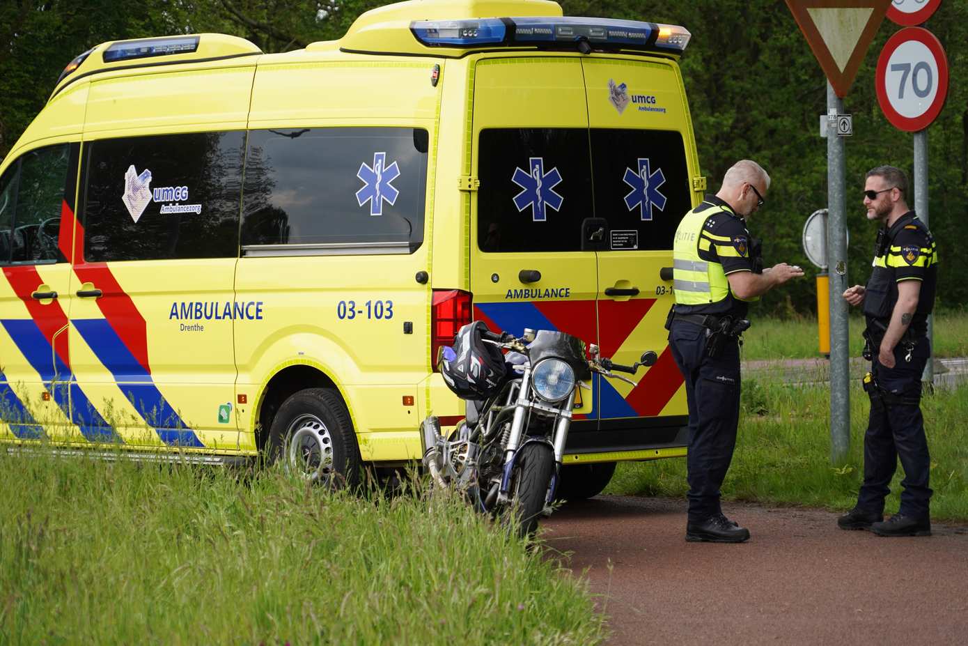 Motor en auto komen met elkaar in botsing in Assen