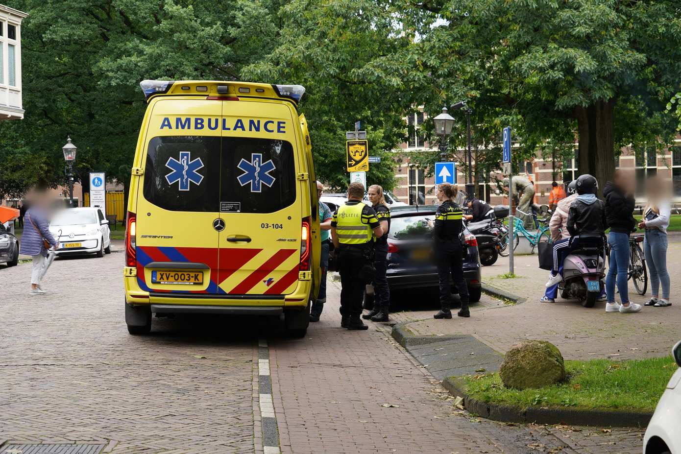 Dames op elektrische fiets gewond na valpartij in centrum van Assen