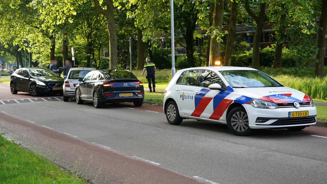 Auto klemgereden na politie-achtervolging door Assen