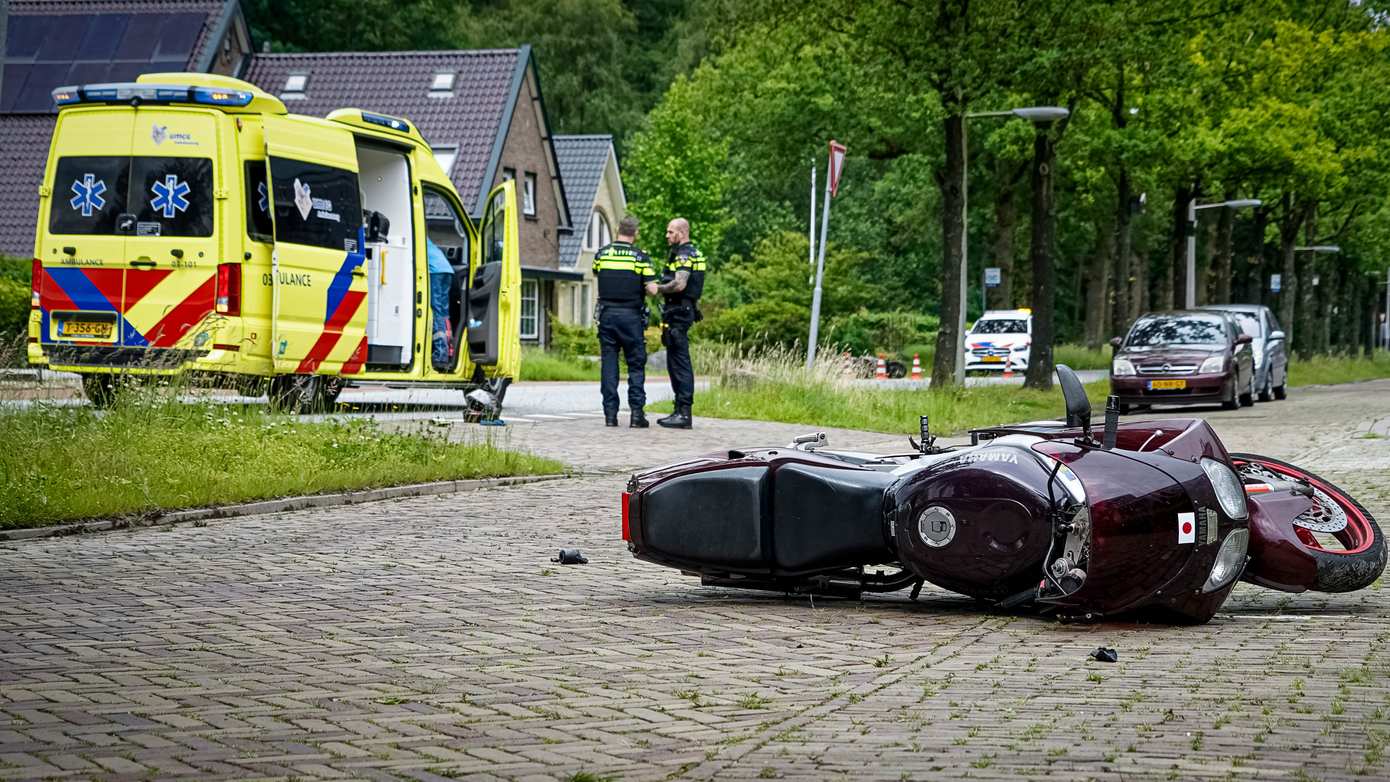 Twee gewonden bij botsing tussen motor en scooter