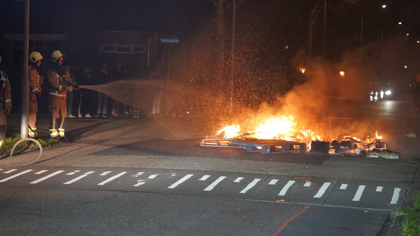 Forse buitenbrand zet deel van Pittelo blauw van de rook