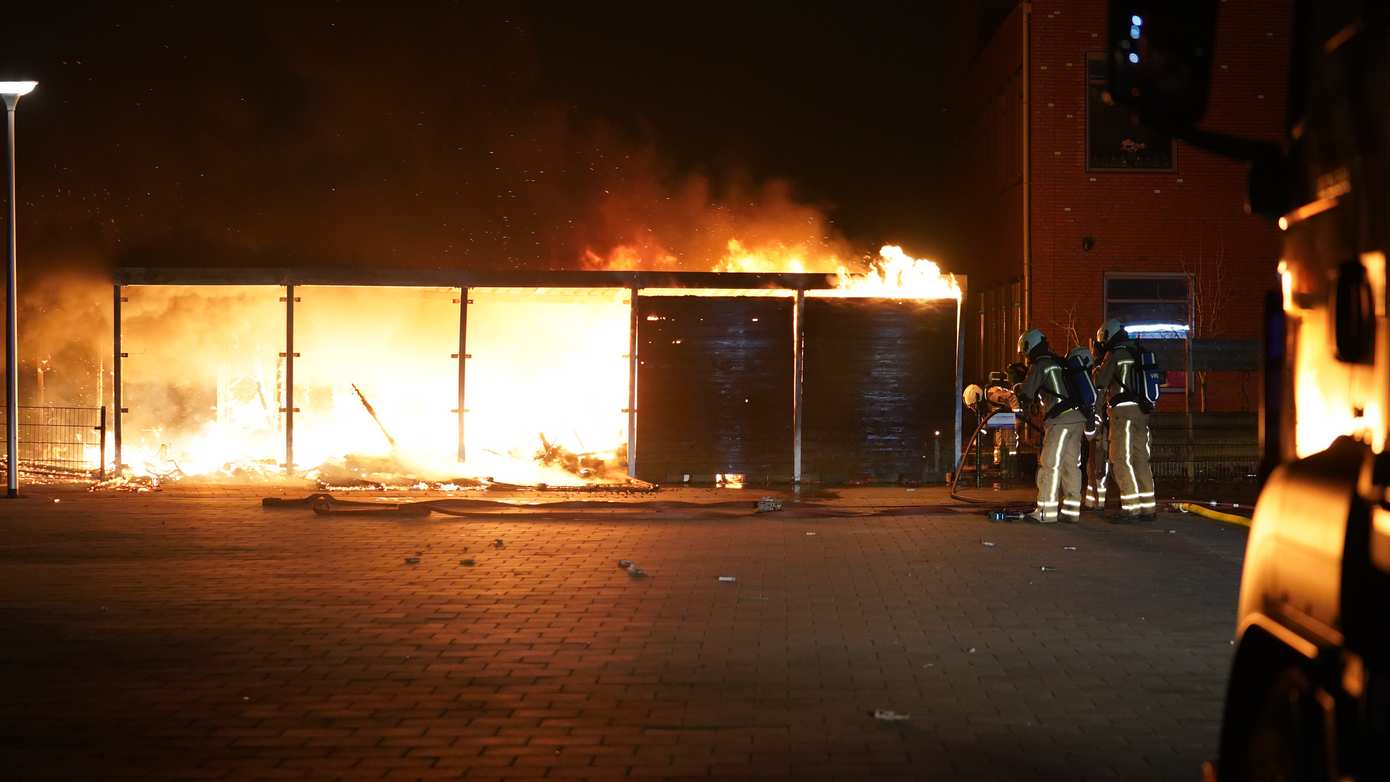 Opslagplaats voor speelgoed verwoest bij basisschool in kloosterveen